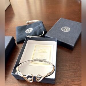 Sterling silver-plated bangle with Engraved sentiment for your granddaughter.‎
